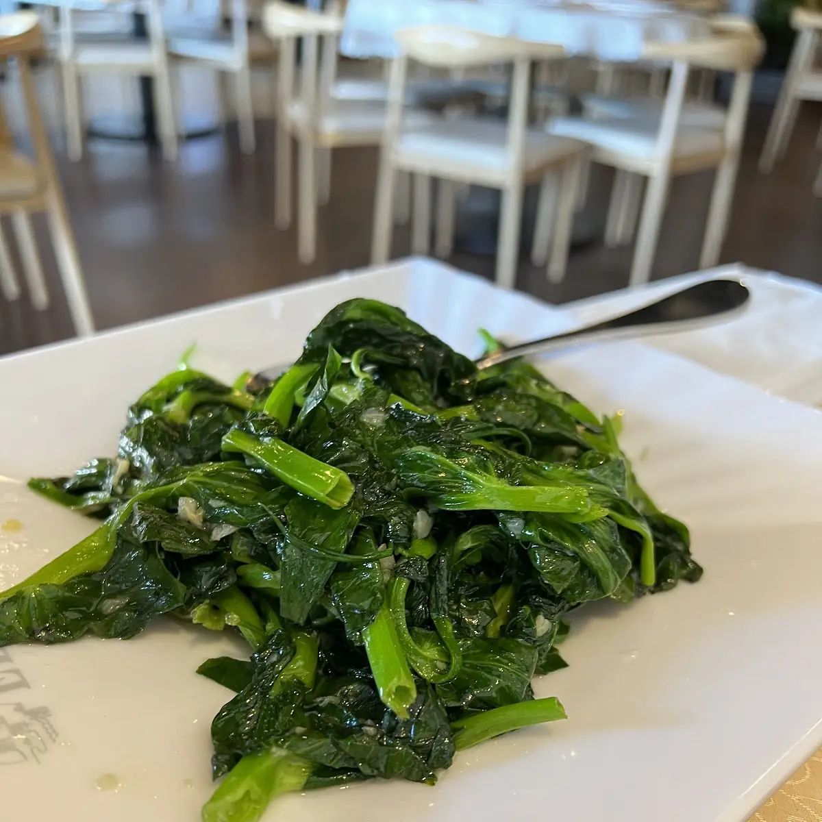 清炒豆苗 stir-fried pea sprouts